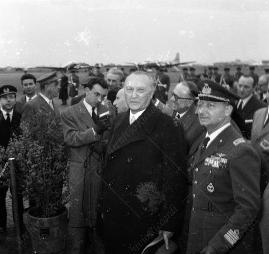Adenauer - 1957 Adenauer arrivo a Roma-065