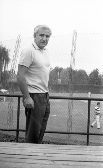 Adolfo Celi - 1964 - nel campo da baseball - 025