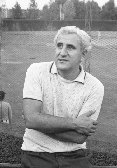 Adolfo Celi - 1964 - nel campo da baseball - 035