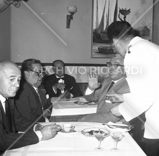 Aldo Fabrizi con Vittorio De Sica - 1963 ristorante Saudate 196