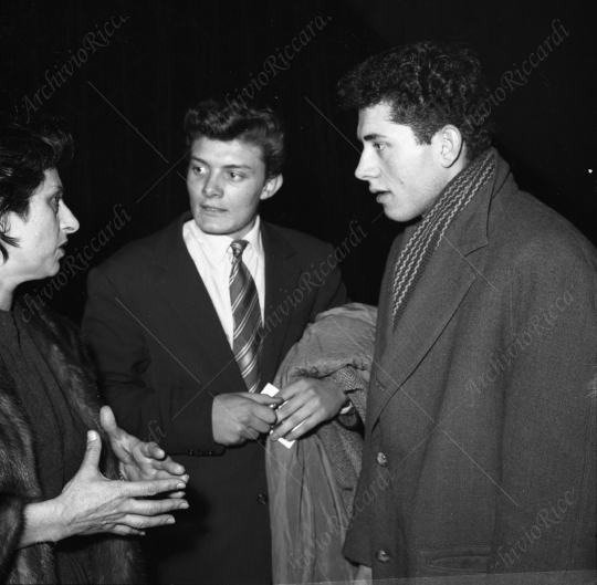 Anna Magnani e figlio alla prima di Renato Rascel Un paio di ali - 1957 - 083