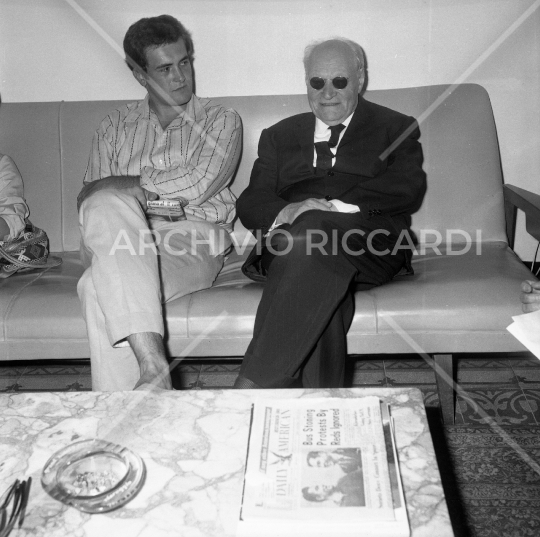 Bernardo Bertolucci - 1962 - a Viareggio con Giuseppe Ungaretti - 05