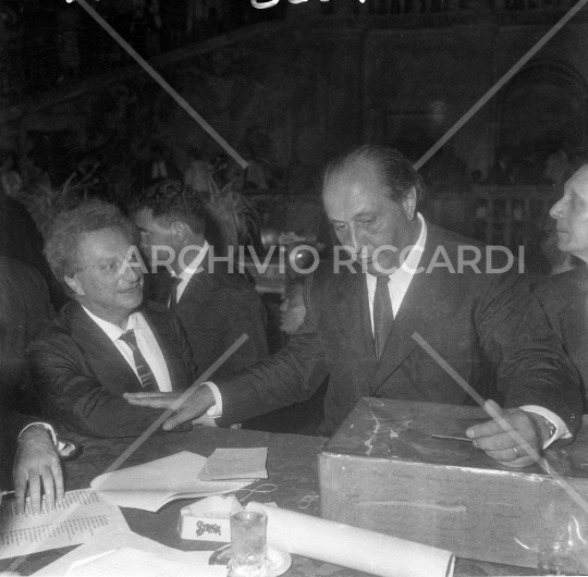 Carlo Levi e Guido Alberti - Premio Strega 1960 - 003