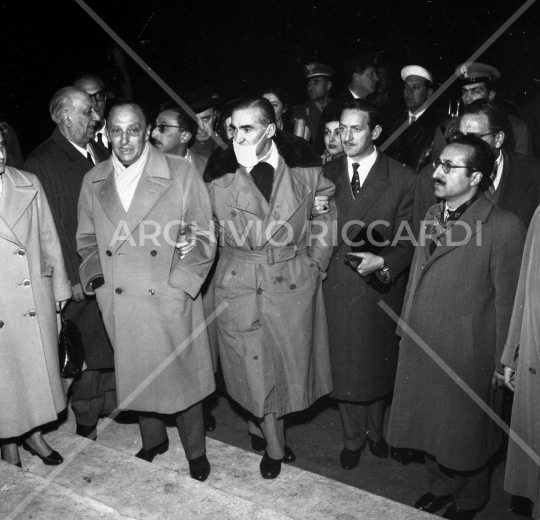 Curzio Malaparte con Renato Angiolillo - Aeroporto di Ciampino -1957 - 10