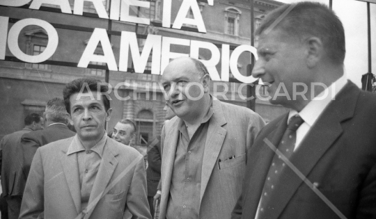 Enrico Berlinguer - 1966 - comizio PCI - 025