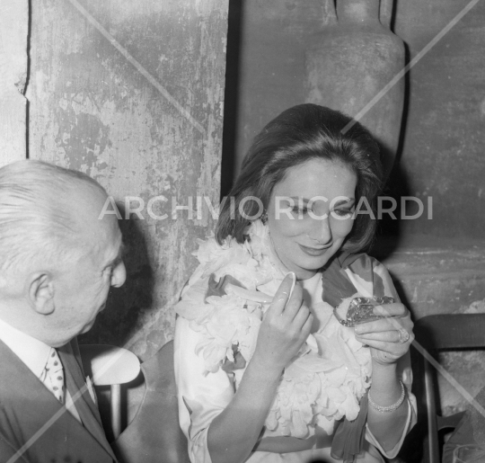 Falk Rossella  con Goffredo Bellonci al Premio Strega 1963 - 018