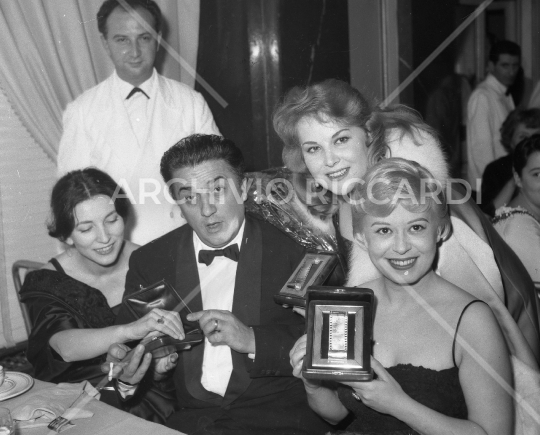Federico Fellini con Giulietta Masina Nastri d Argento 1958 - 110