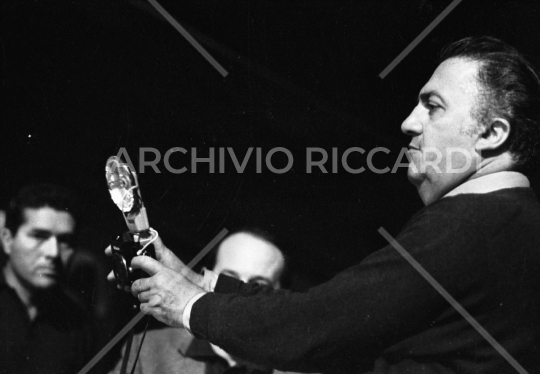 Federico Fellini sul set con Tazio Secchiaroli - 314