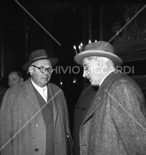 Ferruccio Parri e Nenni al Brancaccio 1957-030