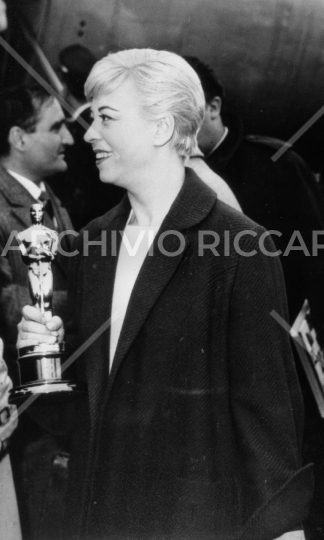 Giulietta Masina con Oscar - 1957 -342