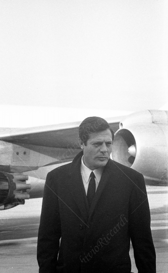 Marcello Mastroianni - 1961 - Aeroporto - 062
