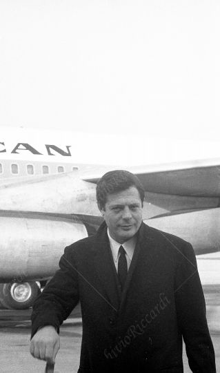 Marcello Mastroianni - 1961 - Aeroporto - 063