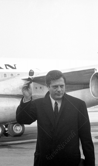 Marcello Mastroianni - 1961 - Aeroporto - 064