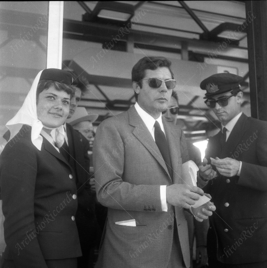 Marcello Mastroianni - 1961 - in Aeroporto - 033