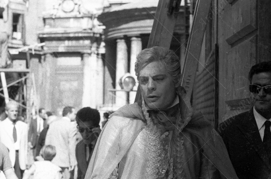 Marcello Mastroianni - 1961 - set di Fantasmi a Roma - 077
