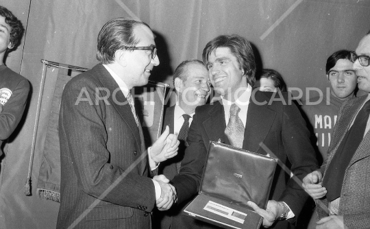 Nino Benvenuti premiato da Giulio Andreotti anno 1972 - 056