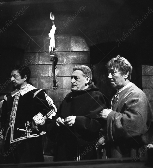Nino Taranto - 1963 - set de Il monaco di Monza con Totò e Macario - 013