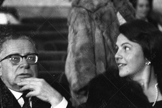Palmiro Togliatti - 1962 - con figlia e Iotti aIla prima de La steppa - 376