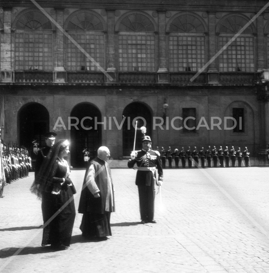 Regina Elisabetta d Inghilterra a Roma - 1961-258