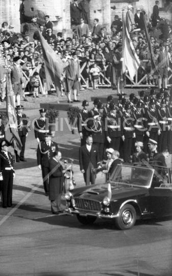Regina Elisabetta d Inghilterra a Roma - 1961-278