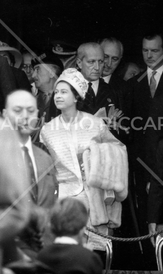 Regina Elisabetta d Inghilterra a Roma - 1961-310