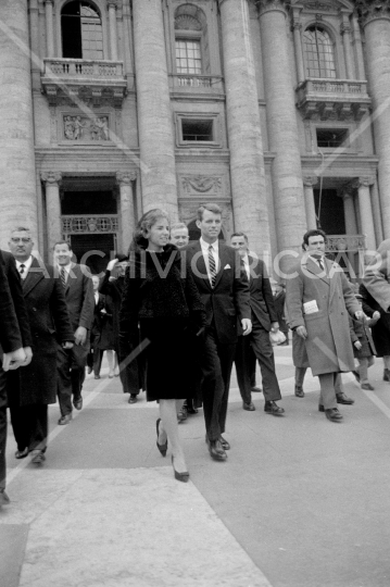 Robert Kennedy con la moglie Ethel Skakel - 1962 -032