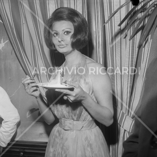 Sophia Loren - 1964 - cocktail fine riprese Matrimonio all italiana - con Marcello Mastroianni - 308