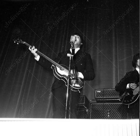 The Beatles - 1964 - 66 - Concerto Teatro Adriano - Paul McCartney