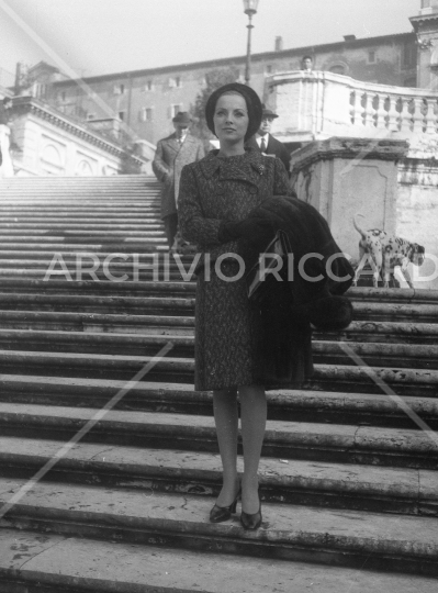 Virna Lisi - 1968 - set a Piazza di Spagna - 115