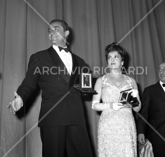 Vittorio Gassman - 1964 - 159- con Gina Lollobrigida e Nanni Loy ai Nastri d argento