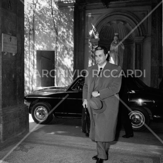 1961 Aldo Moro in sede DC 03