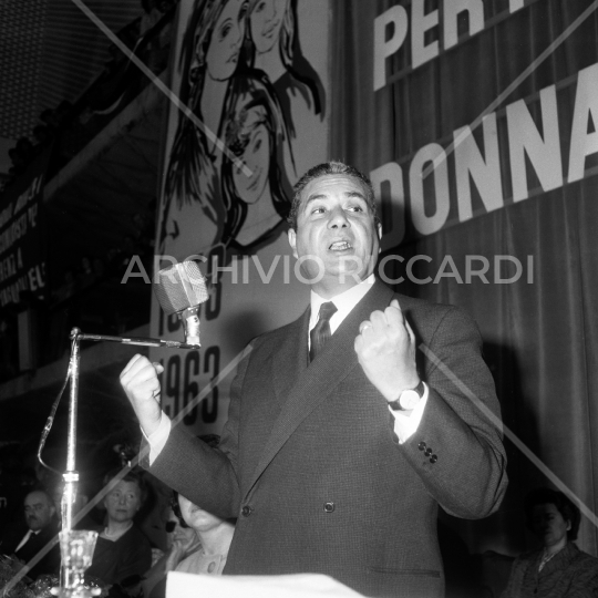 1963 Aldo Moro  cong Donne dei Campi e Colt diretti 08