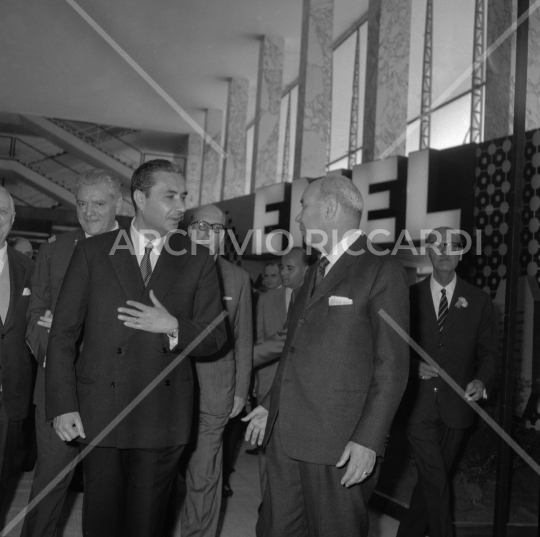 1966 Aldo Moro alla mostra elettronica 0206