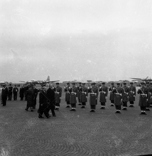 Adenauer - 1957 Adenauer arrivo a Roma-064