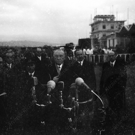Adenauer - 1960 Adenauer arrivo a Roma-095
