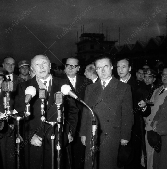 Adenauer - 1960 Adenauer arrivo a Roma-099