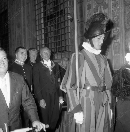 Adenauer - 1960 Adenauer in visita in Vaticano-043