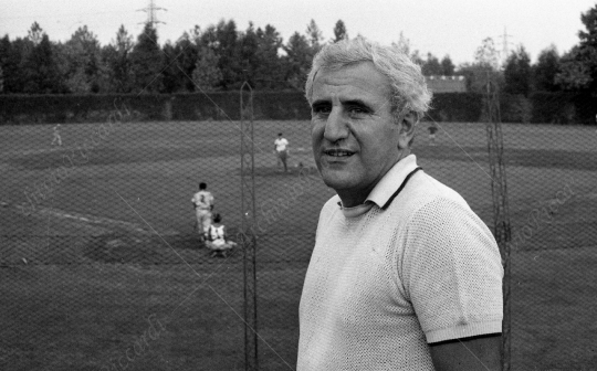 Adolfo Celi - 1964 - nel campo da baseball - 023