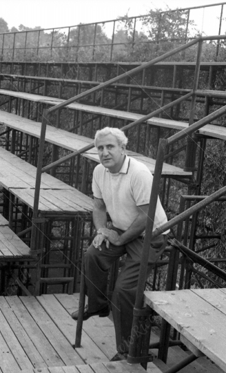 Adolfo Celi - 1964 - nel campo da baseball - 028