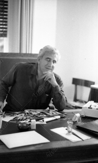 Adolfo Celi - 1964 - nel suo studio - 006