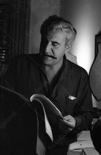 Adolfo Celi - 1964 - nel suo studio - 014