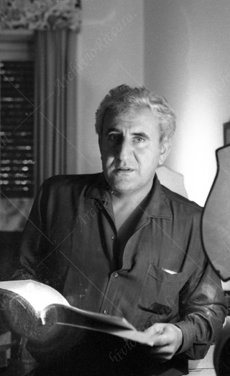 Adolfo Celi - 1964 - nel suo studio - 016