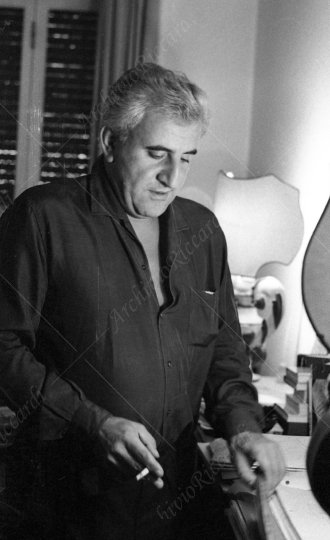 Adolfo Celi - 1964 - nel suo studio - 017