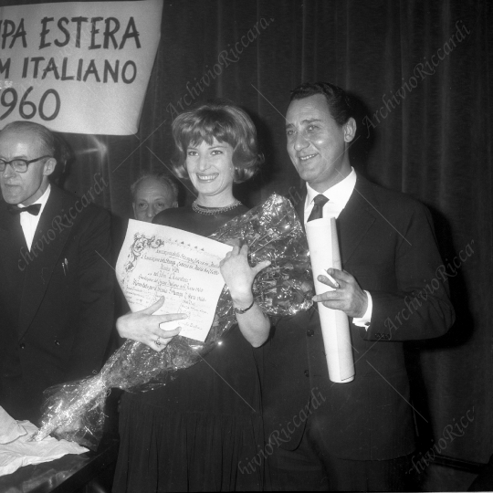 Alberto Sordi - 1960 - Premio Stampa Estera con Monica Vitti - 078