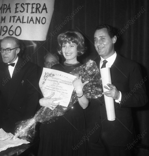 Alberto Sordi - 1960 - Premio Stampa Estera con Monica Vitti - 079