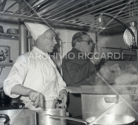 Aldo Fabrizi con Vittorio De Sica - 1963 ristorante Saudate 199