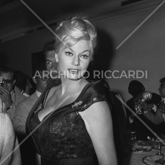 Anita Ekberg  1964-054