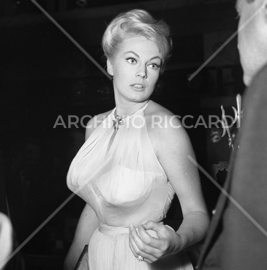 Anita Ekberg  al brigadoon 1961-201