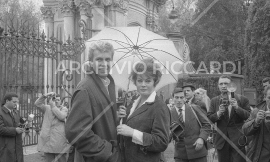 Anita Ekberg  e Franco Silva allo zoo 1964-160