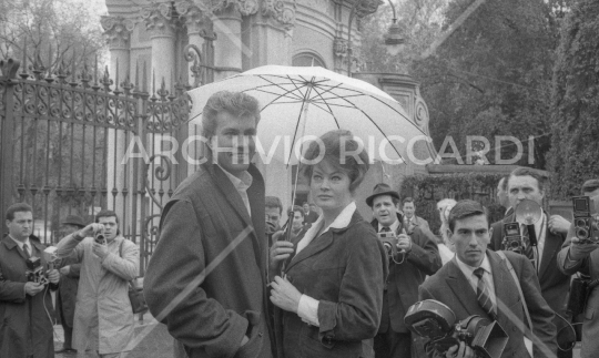 Anita Ekberg  e Franco Silva allo zoo 1964-161